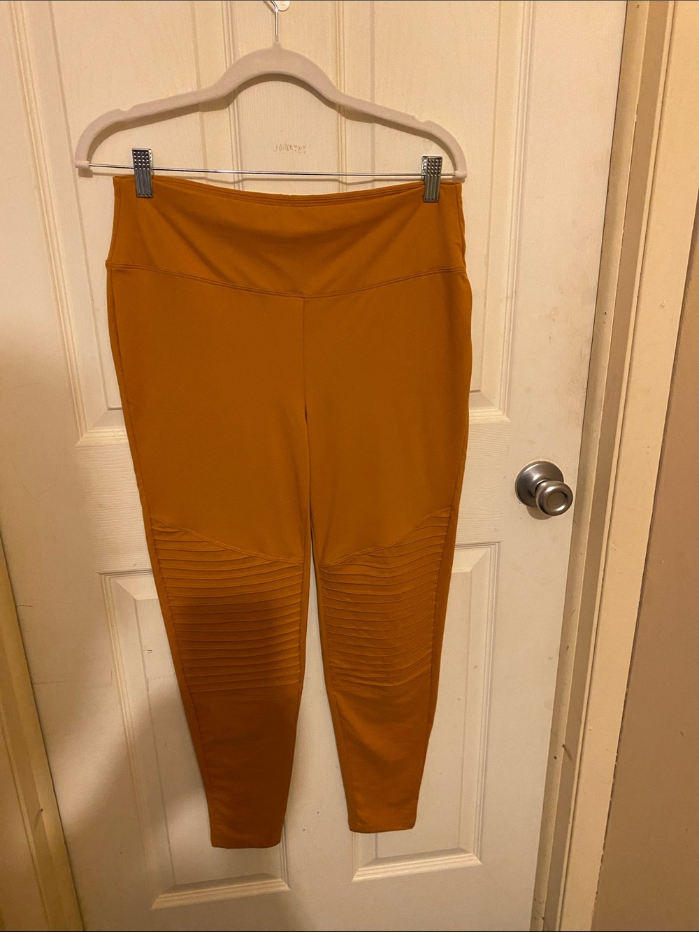 High-Rise Ribbed Knee Leggings in Mustard
